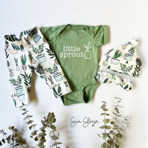 Baby Shower Gifts Gender Neutral, Gender Nuteral Baby Outfits, Gender Neutral Baby Outfits, Little Sprout Baby Shower Ideas, Plant Baby Nursery, Gender Neutral Gifts, Gender Neutral Outfits, Unique Baby Items, Baby Shower Gender Neutral