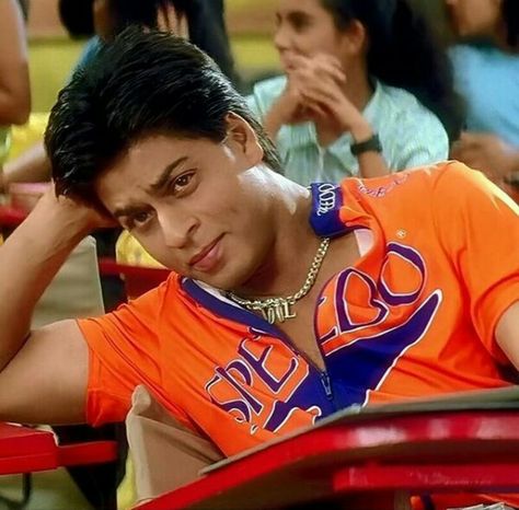 Hot srk Srk Kuch Kuch Hota Hai, Srk Movie Scenes, Srk Quotes, Shah Rukh Khan Movies, Srk Movies, Bollywood Aesthetic, 90s Bollywood Aesthetic, Kuch Kuch Hota Hai, King Khan