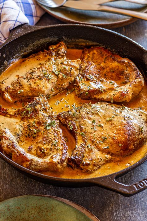 Cast iron pork chops with sauce Pork Chop Recipes Cast Iron, Iron Skillet Pork Chops, Cast Iron Steak Oven, Cast Iron Pork Chops, Dutch Oven Pork Chops, Skillet Pork Chop Recipes, Cast Iron Skillet Recipes Dinner, Oven Pork Chops, Skillet Pork Chops