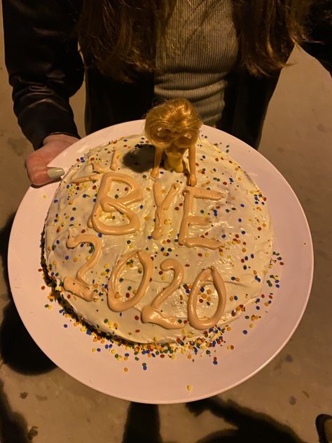 New Years Cake Aesthetic, New Years Eve Sleepover Ideas, New Year Cake Aesthetic, New Years Eve Sleepover, New Years Sleepover, New Years Eve Aesthetic, New Year Cake Designs, New Years Cake, Nye 2023