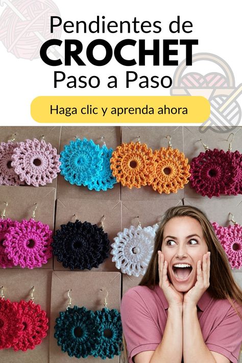 Aprender el paso a paso de cómo hacer hermosos pendientes de crochet y así hacer un encaje extra trabajando en casa junto a su familia. Haga clic y sepa más Brick Stitch, Crochet Jewelry, Crochet Amigurumi, Crochet Bikini, Craft Ideas, Amigurumi, Crochet