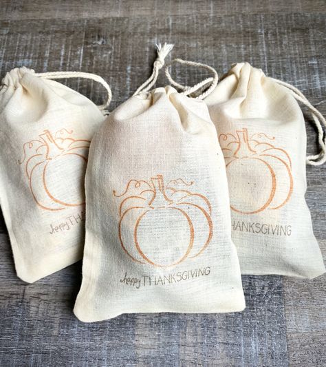 Hand-Stamped Muslin Thanksgiving Favor Bags Thanksgiving Beach, Farm Party Favors, Rubber Stamp Projects, Thanksgiving Favors, Favors Baby Shower, Honey Bee Stamps, Goody Bags, Muslin Bags, Shower Centerpieces