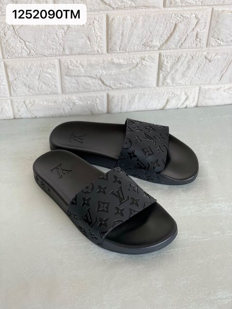 Louis Vuitton Sandals Men, Lv Slides, Louis Vuitton Slippers, Louis Vuitton Slides, Lv Slippers, Dh Gate, Chanel Handbags Classic, Louis Vuitton Outfit, Casual Slides