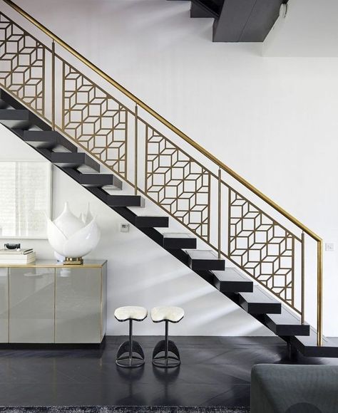 Stair Railing Ideas, Railings Stairs, درابزين السلم, Luxury Stairs, Stairs Railing, Interior Stair Railing, Staircase Interior Design, Modern Stair Railing, Luxury Staircase