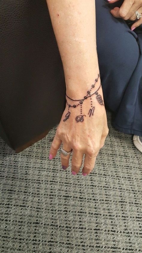 I don't wear bracelets so got this wrist tatoo with all my ... #wristtattoo #mentattoo Charm Bracelet Tattoo, Wrist Tatoo, Wrist Bracelet Tattoo, Ankle Bracelet Tattoo, Bracelet Tattoo, Armband Tattoos, Anklet Tattoos, Wrist Tattoos For Guys, Tattoo Hand