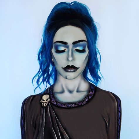 Hades Costume, Disney Villain Costumes, Halloween Makeup Witch, Creepy Halloween Makeup, Cute Halloween Makeup, Halloween Makeup Diy, Villain Costumes, Halloween Makeup Pretty, Cool Halloween Makeup