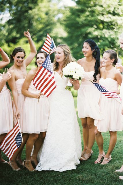 4th Of July Wedding: American Flag Photography American Flag Photography, Patriotic Wedding, Military Wedding, American Flags, July Wedding, American Wedding, Wedding Photography Poses, Best Wedding Dresses, Bridesmaids Gifts