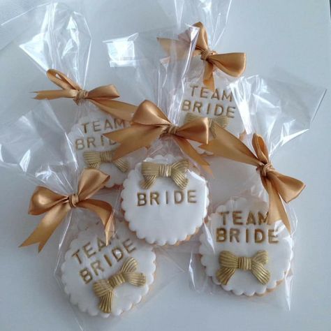 Decorating Frosting, Bridal Shower Planning, Cake Decorating Frosting, Team Bride, Bachelorette Party, Cookie Recipes, Frosting, Cake Decorating, Biscuits