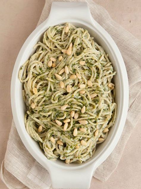 Greek yogurt is a wonderful ingredient that will add creaminess, without extra fat, to any recipe! Give this Greek Yogurt Pesto Sauce a try! http://www.joyofkosher.com/recipes/greek-yogurt-pesto-sauce/ Yogurt Pesto Sauce, Greek Yogurt Pesto Sauce, Pesto Food, Recipes Greek, Creamy Pesto Sauce, Greek Yogurt Flavors, Zucchini Spaghetti, Wheat Pasta, Creamy Pesto