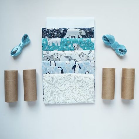 Fabric Crackers Tutorial, Diy Fabric Christmas Crackers, Fabric Crackers Diy, Fabric Christmas Crackers Pattern, Christmas Cracker Template Free Printable, Fabric Christmas Crackers, Crackers Noel, Fabric Crackers, Homemade Christmas Crackers