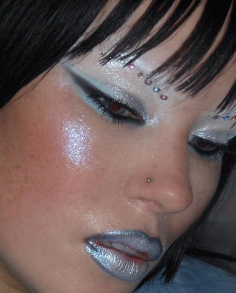 Snow Makeup, Blue Makeup Looks, Metallic Lipstick, Rave Makeup, Swag Makeup, Queen Makeup, Ethereal Makeup, Unique Makeup, Dope Makeup