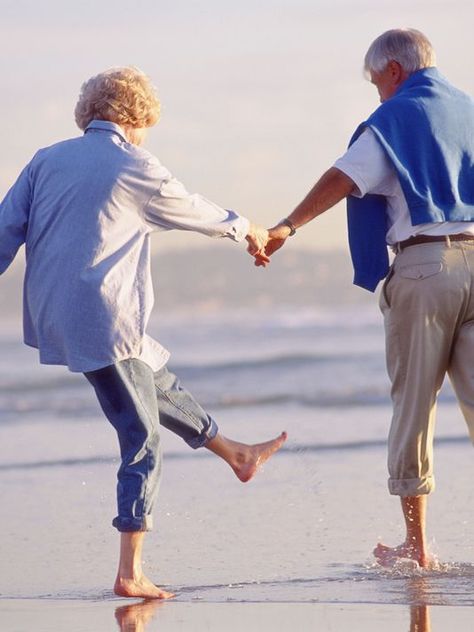 Older Couple, Grow Old With Me, Elderly Couples, Couple Holding Hands, Growing Old Together, Old Couples, Aging Beautifully, Sweet Nothings, Aging Well