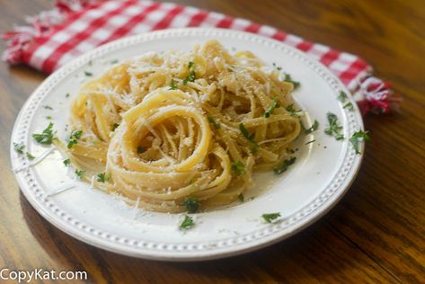 You can recreate the Old Spaghetti Factory Browned Butter and Mizithra Cheese recipe at home. Just a few ingredients and you will be serving up one amazing pasta dish recipe. Browned Butter Pasta, Sleepy Dragon, Old Spaghetti Factory, Mizithra Cheese, Meatless Pasta, Spaghetti Factory, Italian Recipes Dessert, Butter Pasta, Italian Family