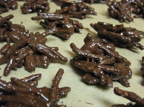 Chocolate Covered Ants Make Eating Insects Enjoyable by Homemade Recipes at http://homemaderecipes.com/entertaining/chocolate-covered-ants-eating-insects/ Edible Bugs, Bug Snacks, Edible Insects, World Food, Exotic Food, Trending Recipes, Recipe For Mom, Morning Food, Fruit And Veg