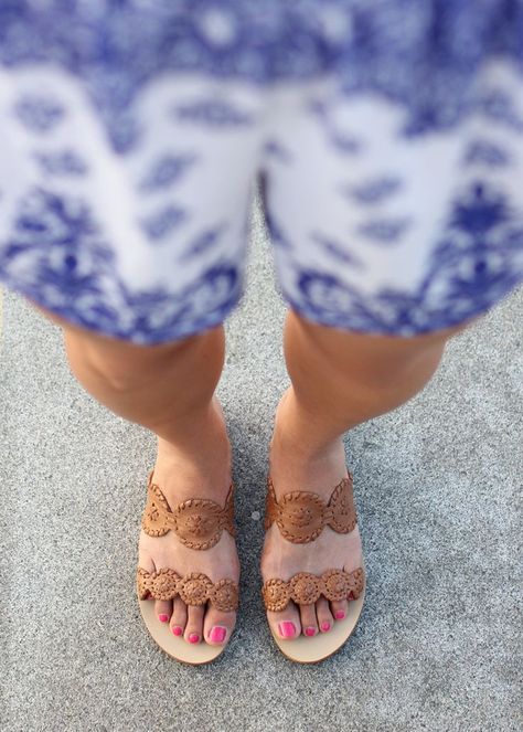 Skirt Outfits Preppy, Romper Skirt, Hipster Shoes, Jack Rogers Sandals, Outfits Preppy, Nyc Style, Jeweled Shoes, Prep Style, Perfect Closet