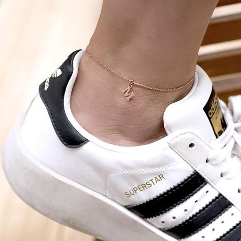 Tattoo Ankle Bracelet, Initial Anklet, Tattoo Ankle, Rose Gold Anklet, Gold Ideas, Petite Jewelry, Hammered Silver Jewelry, Anklet Tattoos, Charm Anklet