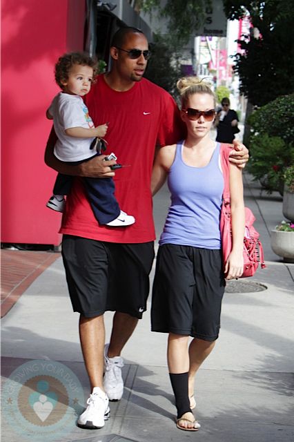 Kendra Wilkinson with husband Hank Baskett and son Hank Hank Baskett, Nick And Jess, Kendra Wilkinson, Star Family, Celebrity Families, Celebrity Kids, Family Album, Family Affair, Fun Couple