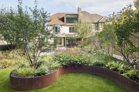 Curved Planter, Scandi Garden, Rooftop Planters, Steel Garden Edging, Garden Design London, Side Yard Landscaping, Hillside Garden, Sloped Garden, Front Landscaping