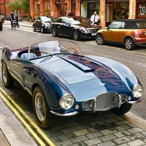 Classic Aston Martin, Wallpaper Hippie, Aston Martin Db2, Aston Martin Cars, Old Vintage Cars, Auto Retro, Classic Sports Cars, Cadillac Eldorado, Classy Cars