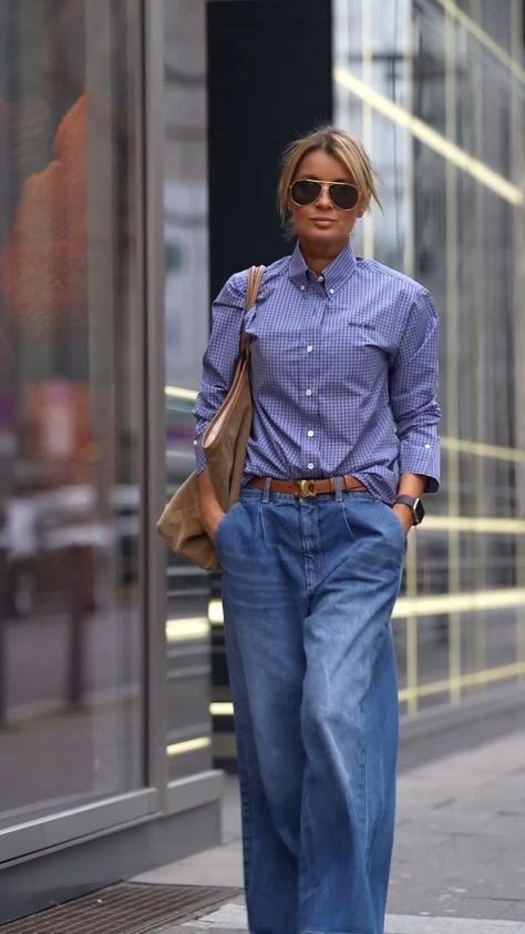 How To Wear Wide Leg Jeans, Gitta Banko, Funky Clothing, Outfits Con Jeans, Looks Jeans, Fashion Trend Forecast, Minimalist Fashion Women, Denim Ideas, Looks Street Style