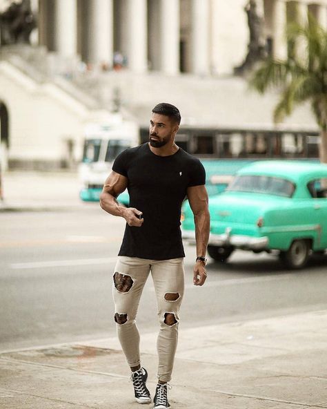 Andreas Linder, Muscular Men Fashion, People Singing, Loud Music, Athleisure Men, His Style, Mens Fashion Wear, Outfits Hombre, Swag Men