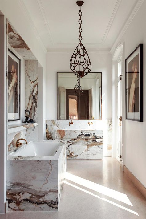 The best marble bathroom design inspiration in the world - Vogue Australia Parisian Style Bathroom, Parisian Bathroom, Marble Bathroom Designs, Luxe Bathroom, Bad Inspiration, Bathtub Design, Bathroom Design Inspiration, Vogue Living, Chic Bathrooms