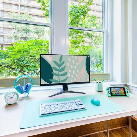 Mint Gaming Setup, Mint Green Gaming Setup, Turquoise Desk, Kawaii Nintendo Switch, Pink Switch, Pc Room, Kawaii Nintendo, Green Pc, Game Station