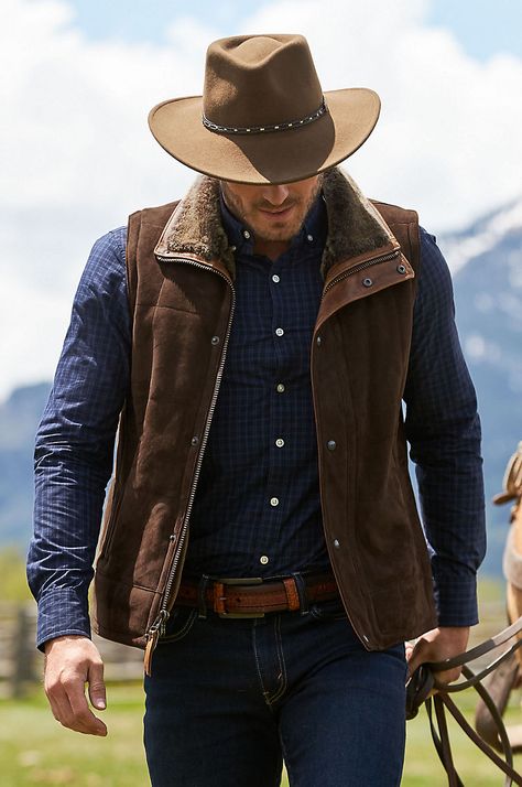 Country Style Outfits Mens, Country Outfits For Men, Cowboy Outfit For Men, Country Mens Fashion, Mode Country, Vest Outfits Men, Sheepskin Vest, Mens Western Wear, Western Outfits Men