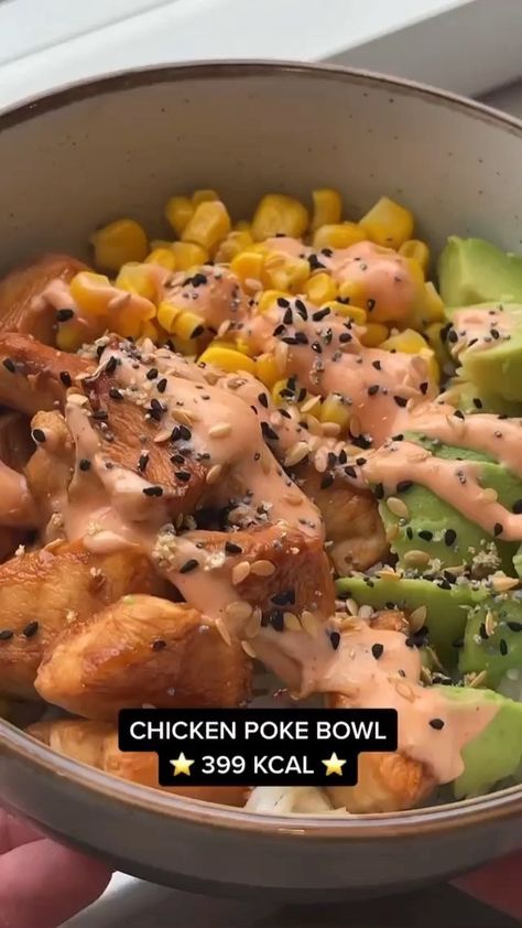 Pike Bowl, Chicken Poke Bowl, Healthy Food Meals, Best Mindset, Health Meals, Poke Bowl Recipe, High Protein Dinner, Nutrition And Fitness, Protein Dinner