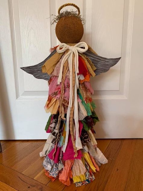 Diy Make And Sell Project Ideas, High End Crafts To Sell, Rag Angels Diy, Rag Strip Crafts, Rag Rug Tree, Rag Angel Diy, Rag Trees With Tomato Cage, Plunger Christmas Tree Diy, Rag Christmas Tree Diy