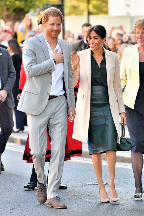 See Prince Harry and Meghan Markle, the Duke and Duchess of Sussex, Step Out in Sussex! Estilo Meghan Markle, Green Leather Skirt, Meghan Markle Outfits, Terno Slim, Prins Harry, Prince Harry And Megan, Fall Family Photo Outfits, Meghan Markle Prince Harry, Prinz Harry