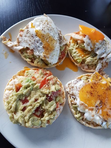 Rice Cracker Breakfast, Guacamole Eggs, Rice Crackers, Drink Ideas, Gut Health, Guacamole, Crackers, Homemade Recipes, Breakfast Recipes