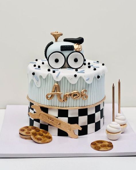 Vintage Car Birthday Cake, Gato Cake, Car Birthday Cake, Vintage Car Birthday, Cars Theme Cake, Second Birthday Cakes, Baby Boy Birthday Cake, Cars Birthday Cake, Auto Vintage