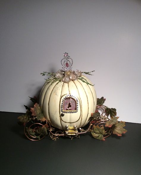 Pumpkin Cinderella Carriage, Halloween Decorating Contest, Pumpkin Cinderella, Cinderella Diy, Pumpkins Ideas, Cinderella Pumpkin Carriage, Princess Pumpkin, Cinderella Coach, Creative Pumpkin Decorating