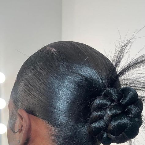 ALLURE HOUSE UK on Instagram: "How gorgeous is this style 😍 Service: Low Sleek V-Part Feathered Bun Our October & November slots are available to book via the link in our bio! #ponytail #featheredbun #ponytailinspo #londonponytails #ponytailgoals #middlepartponytail #vpartponytail #londonhairstylist #londonhairsalon #barbieponytail #highponytail #sleekponytail #sleekpony" V Part Bun, London Hair Salon, Barbie Ponytail, House Uk, Ponytail Bun, Sleek Bun, Sleek Ponytail, High Ponytails, October 7