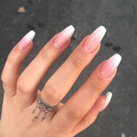 How to create ombre french with gel Polygel Nails French Fade, Gel Nail Designs Ombre French Tips, Ombré French Coffin, French Tip Nails Ombre Faded, Fading French Tip Nails, Ombre French Tips Almond, French Tip Nails Fade, Coffin Ombre French Nails, Airbrush French Nails Ombre