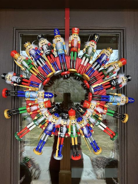 Dollar Tree Fanatics Crafts & Decor | Copied this idea with dollar tree items | Facebook Yuletide Decorations, Christmas Bazaar Crafts, Christmas Centrepieces, Nutcracker Wreath, Cork Crafts Christmas, Cute Craft, Christmas Gift Exchange, Bazaar Crafts, Crafts Decor