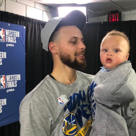 Stephen Curry Eyes, Stephen Curry Selfie, Stephen Curry Quotes, Stephen Curry Shooting, Stephen Curry Wife, Golden State Warriors Party, Stephen Curry And Canon, Stephen Curry's Daughter, Golden State Warriors Outfit