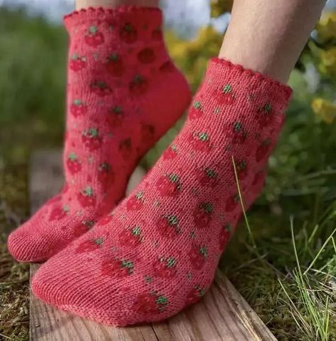 Strawberry Socks Knitting Pattern – Knitting Strawberry Socks Knitting Pattern, Strawberry Socks, Rolling Tote Bag, Knitting Quilt, Socks Knitting Pattern, Reckless Abandon, Indie Craft, Socks Knitting, Egg Carton Crafts