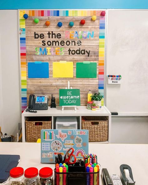 Emily | Elementary Teacher on Instagram: “favorite corner of my classroom: my desk!!! but seriously, while I may not spend most of the day sitting here, I love my desk area & how I…” Classroom Desks Arrangement Elementary, Classroom Desk Arrangement, Teacher Desk Areas, Desk Organization Ideas, Teacher Desk Organization, Organized Desk, Desk Arrangements, Classroom Desk, Desk Area