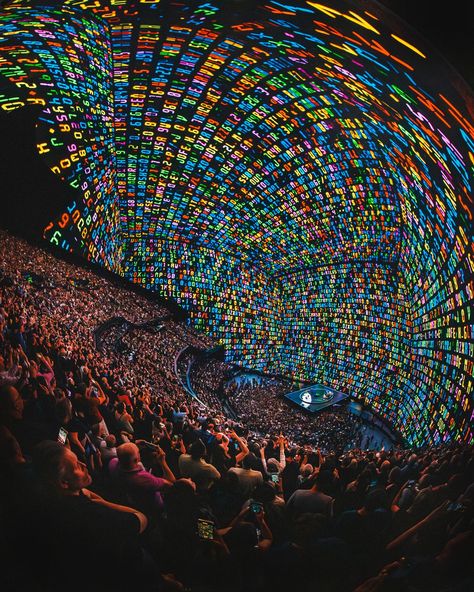 Is Sphere in Las Vegas Really the Future of Live Shows? Outfit Ideas Vegas, U2 Concert, Vegas Skyline, Las Vegas Vacation, Vegas Shows, Concert Outfit Ideas, Dramatic Lighting, Vegas Trip, Las Vegas Trip