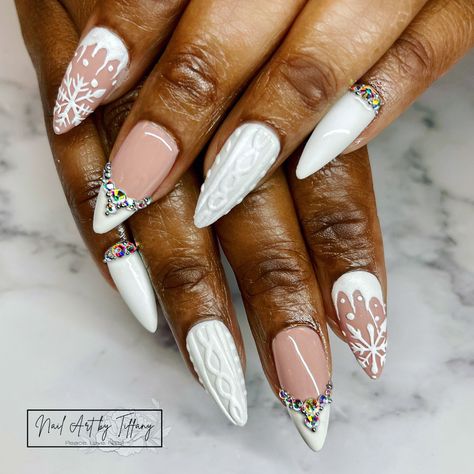 Thanks Giving And Christmas Nails, Winter Nails With Designs, White Xmas Nails, Winter Themed Nails, Black Christmas Nails, Nails For 2023, Christmas Snowflakes Nails, Snowflake Nail Design, Polka Dot Nail Designs