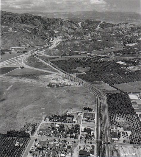 South end of the 1954 Golden State Freeway in Sylmar. Looking north. Sylmar California, California History, Los Angeles City, Los Angles, San Fernando Valley, Simi Valley, Vintage Los Angeles, Valley Girls, Vintage California