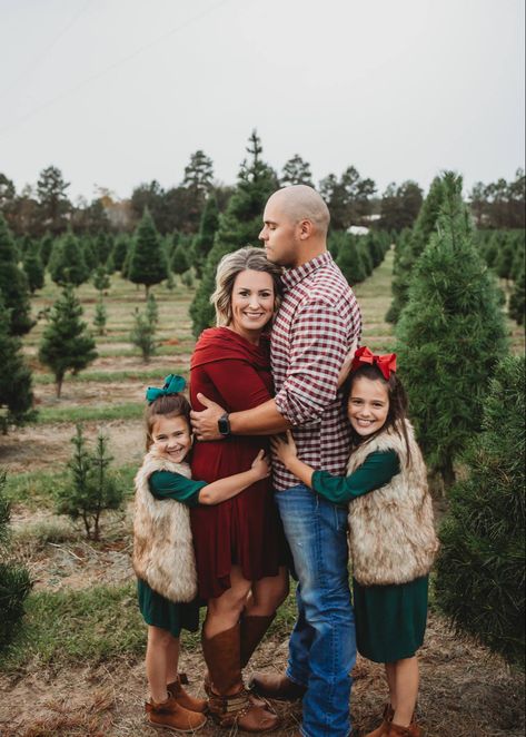 Tree Farm minis Family Tree Farm Photos Christmas Minis, Family Pics Tree Farm, Xmas Tree Farm Family Photos, Christmas Tree Farm Family Poses, Family Christmas Farm Pictures, Family Photo Tree Farm, Christmas Tree Farms Photo Shoot, Winter Tree Farm Family Pictures, Tree Farm Christmas Pictures Outfits