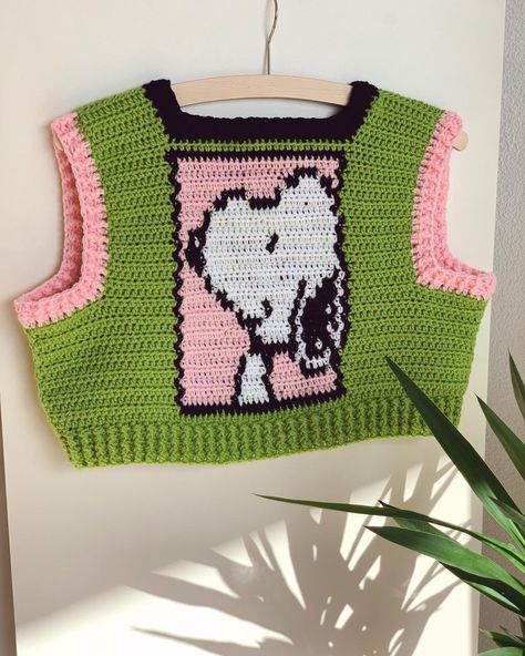 BevCrochet (@crochetbybev) posted on Instagram: “Finally!! I am done editing and uploading this looongg video tutorial of the Sweater Top Snoopy. 🐶🍃 You can find the video tutorial in my…” • Mar 14, 2021 at 9:01am UTC Crochet Snoopy, Infinity Scarf Tutorial, Green Sweater Top, Snoopy Sweater, Disney Crochet, Genderless Fashion, Crochet Clothing And Accessories, I Am Done, Crochet Top Pattern