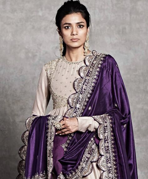 Luxury Purple Traditional Wear With Dupatta, Traditional Purple Set With Dupatta, Traditional Purple Dress With Dupatta, Traditional Purple Dupatta, Traditional Purple Transitional Dupatta, Anarkali Dress Pattern, Velvet Dress Designs, Long Dress Design, Gaun Fashion