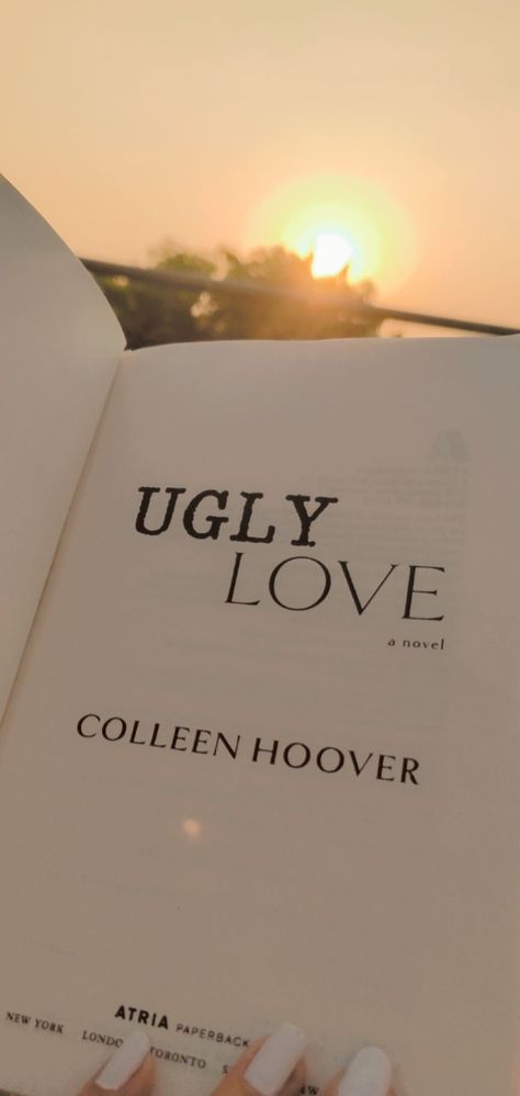 Ugly Love Characters, Ugly Love Book Aesthetic, Ugly Love Aesthetic, Ugly Love Book, Romance Bookstagram, Hopeless Colleen Hoover, Ugly Love By Colleen Hoover, Ugly Love Colleen Hoover, October Mood