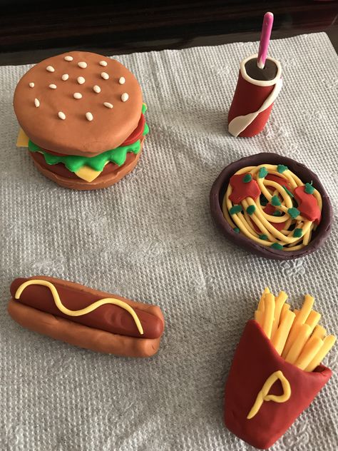 Clay Modelling Ideas For Competition, Soft Clay Ideas, Easy Burgers, Diy Hello Kitty, Hot Chip, Mini Cakes Birthday, Instagram Creative Ideas, Cake Craft, Art And Craft Videos