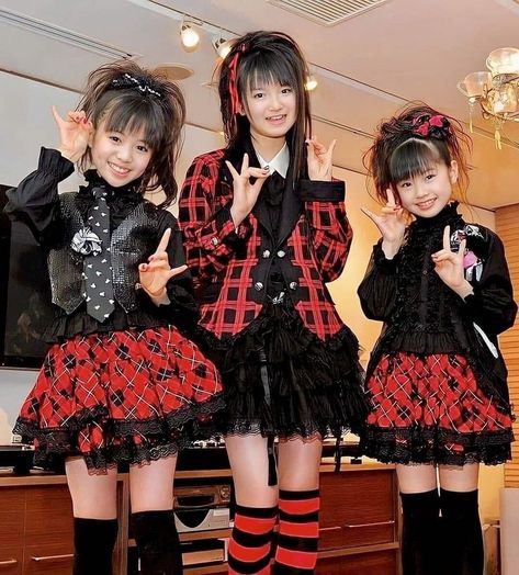 Babymetal Inspired Outfits, Babymetal Icons, Female Artists Music, Metal Outfit, Su Metal, Hit Girls, Baby Metal, Girl Superhero, Fire Fits