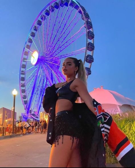 Fair Outfit Ideas, Carnival Photo Shoots, Wheel In The Sky, Fair Outfit, Fair Outfits, Summer Fair, Rave Girl, Fun Fair, Women Life